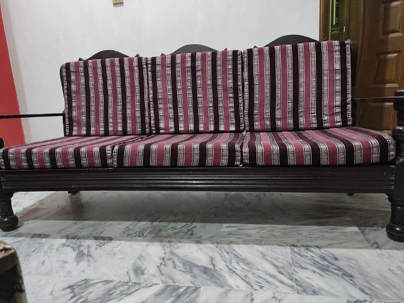 5 seater beautiful sofa 0