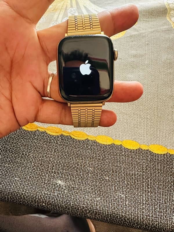 Apple watch series 6 44mm Gold Stainless 1