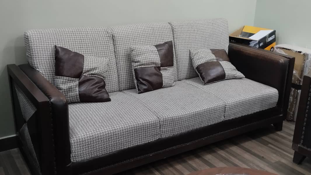 Used Sofas for sale in good condition 0