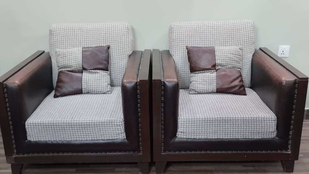 Used Sofas for sale in good condition 1