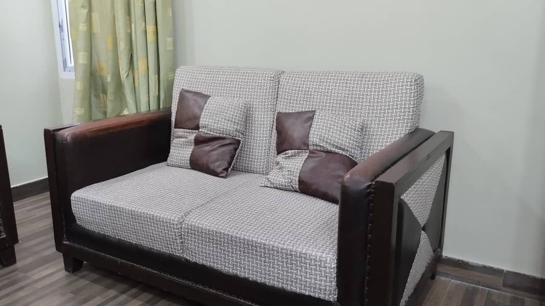 Used Sofas for sale in good condition 2