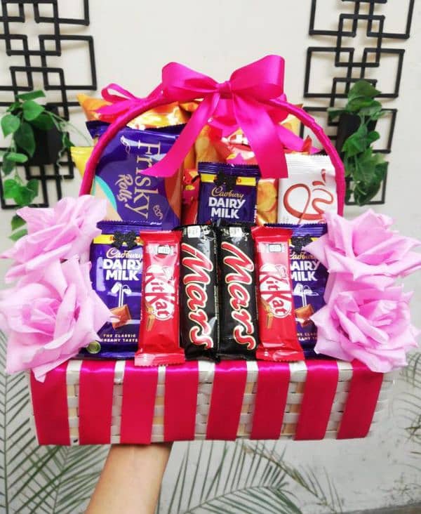 Gift Box Chocolate Basket Hamper  03008010073 0