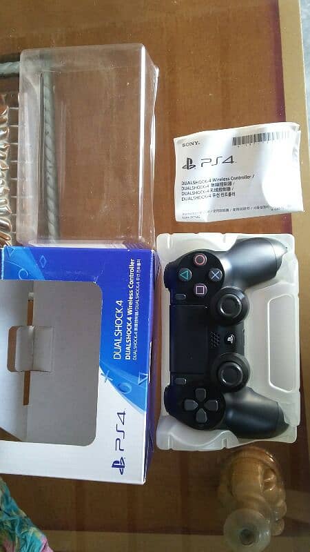 PS4 Box Pack controller 1