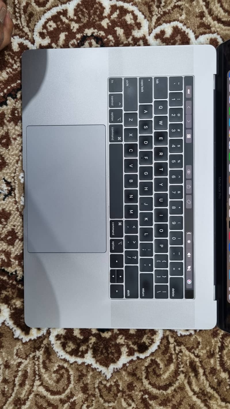 Apple MacBook Pro 2019 15.4" - Core i7 2.6 - 16GB RAM - 256GB SSD 2