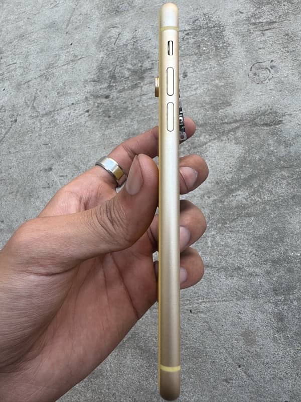 iPhone XR back body 2