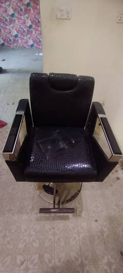 Haircutting chair