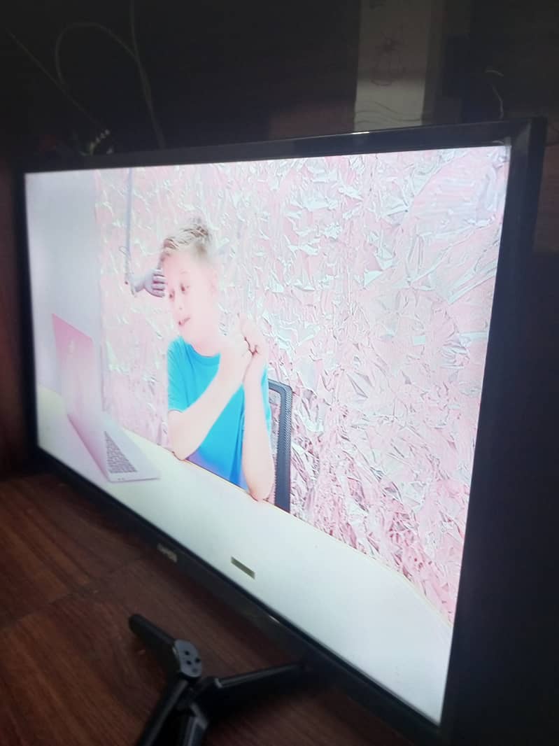 32" Smart Lcd television 0