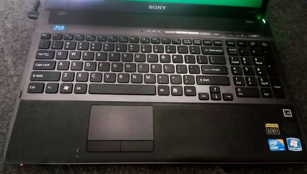 LAPTOP - SONY Core i7 RAM 8 GB  & HP Core i3 RAM 6 GB 4