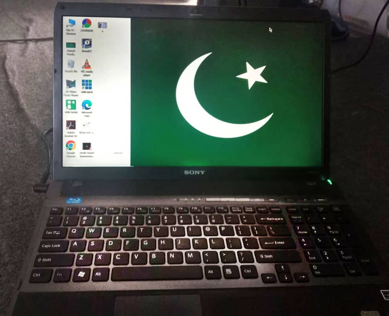 LAPTOP - SONY Core i7 RAM 8 GB  & HP Core i3 RAM 6 GB 5