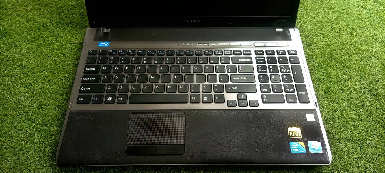 LAPTOP - SONY Core i7 RAM 8 GB  & HP Core i3 RAM 6 GB 7