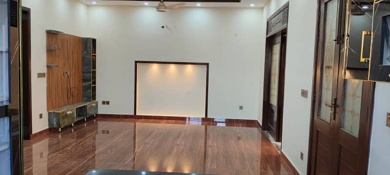 10-Marla (Residential) House For Sale In Talha Block Sec-F Bahria Town Lahore, 5