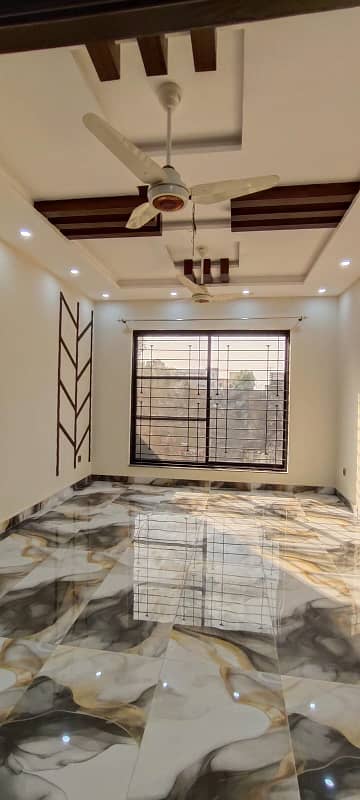 10-Marla (Residential) House For Sale In Talha Block Sec-F Bahria Town Lahore, 6