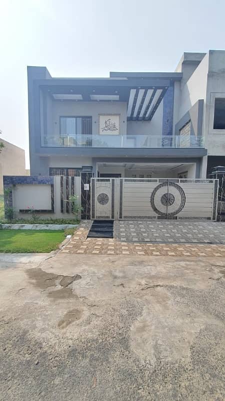 Beautiful 10 Marla House for sale in Canal Garden Near Behria town 0