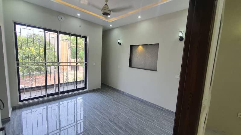 Beautiful 10 Marla House for sale in Canal Garden Near Behria town 10