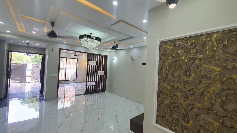 Beautiful 10 Marla House for sale in Canal Garden Near Behria town 28