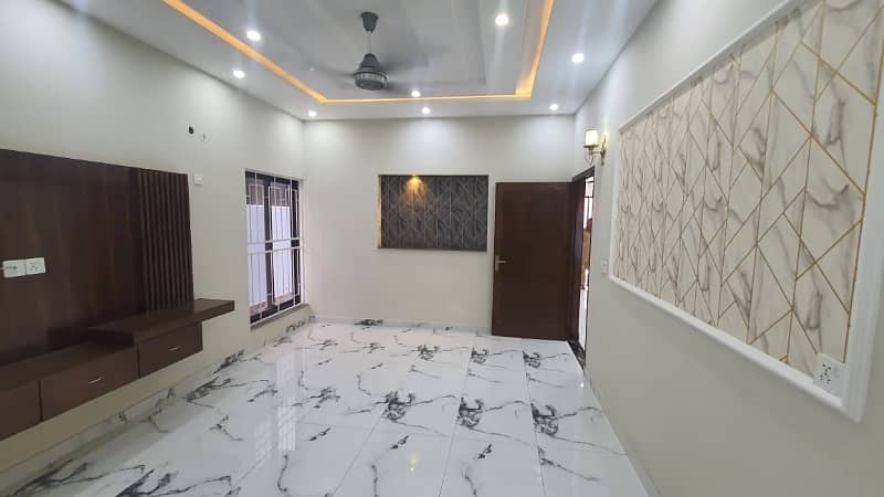 Beautiful 10 Marla House for sale in Canal Garden Near Behria town 29