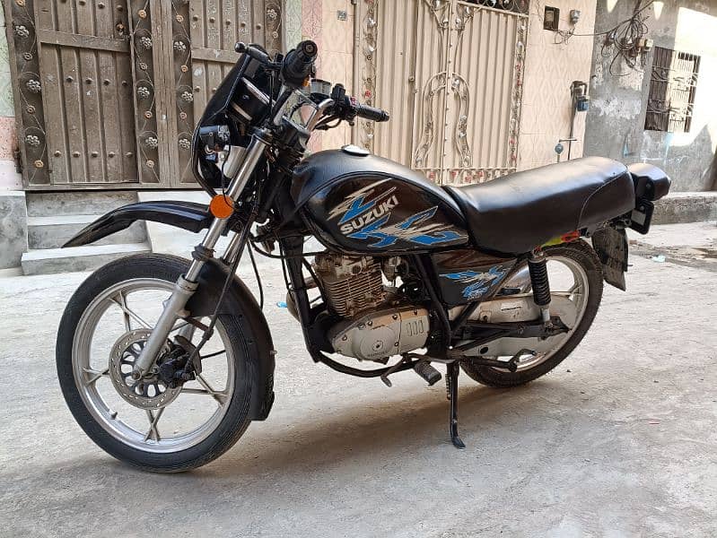 SUZUKI GS 150 SE 2021 10