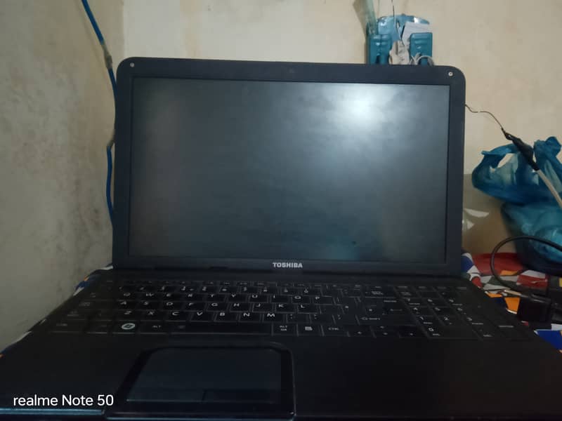 Toshiba satellite pro x850 4gb 300gb with charger 1