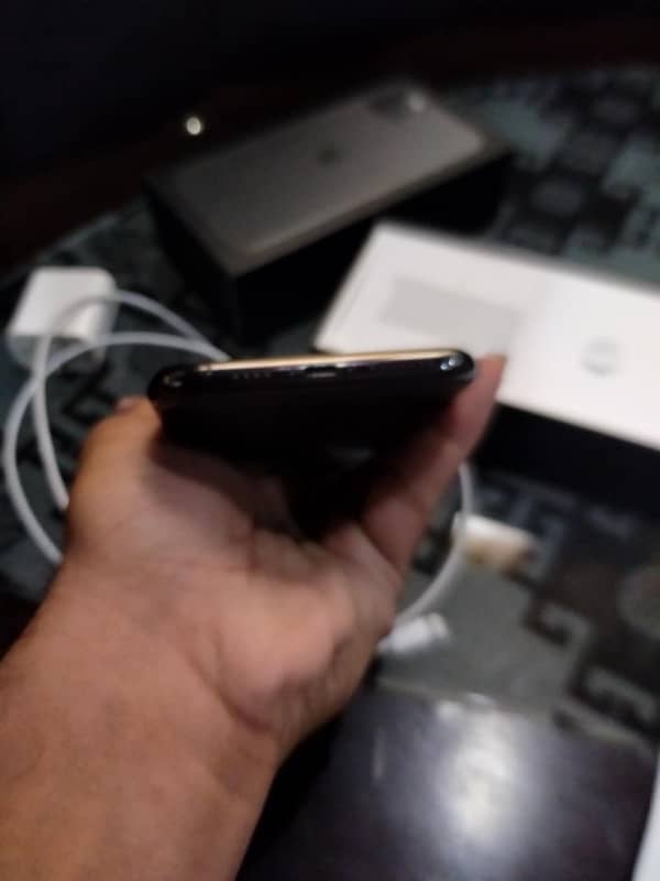 IPhone 11 pro max 256 GB With complete Box non pta 5