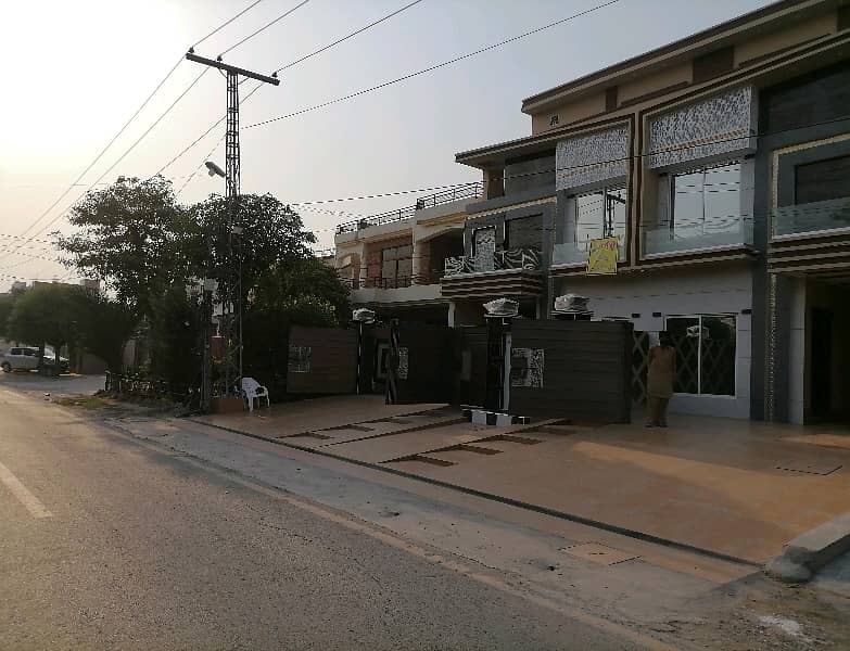 Johar Town House For sale Sized 10 Marla 3