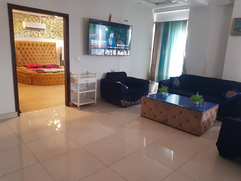 Furnish laxry apartment bahria town lahore par day weekly available for rent 1