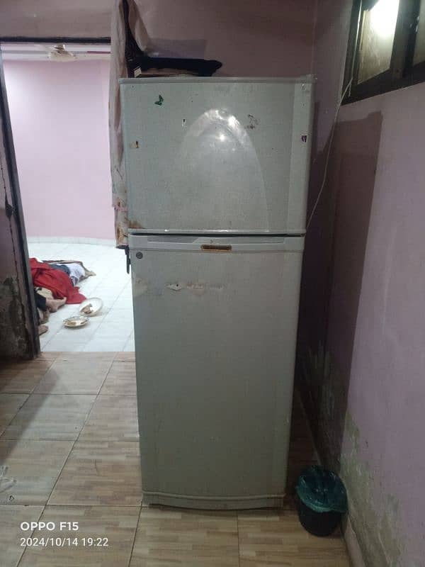 ARGENT SALE DAWLANCE FRIDGE 4