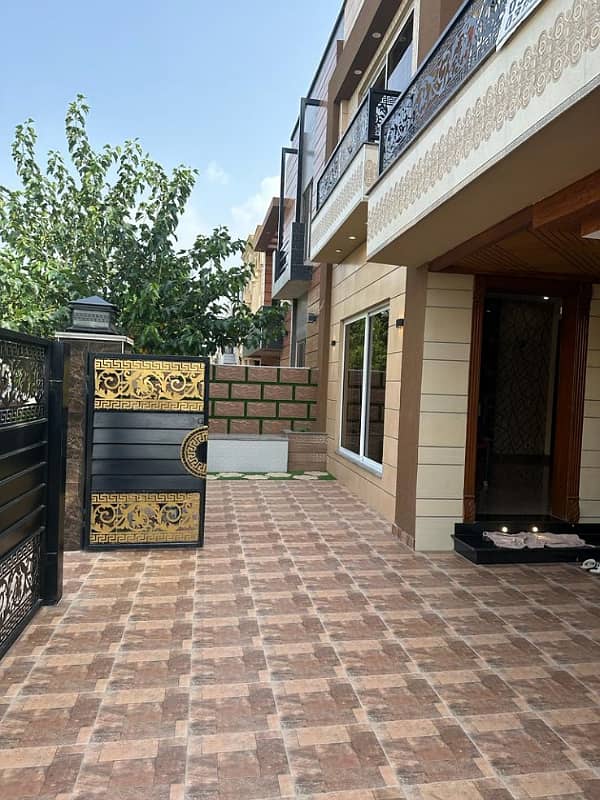 10 Marla House For Sale In Rafi Block Bahria Town Lahore 5