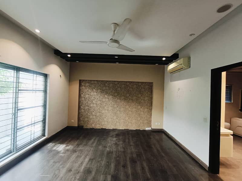 1 KANAL BEAUTIFUL BUNGALOW IS AVAILABLE FOR RENT IN THE BEST BLOCK OF DHA PHASE 3 LAHORE 12