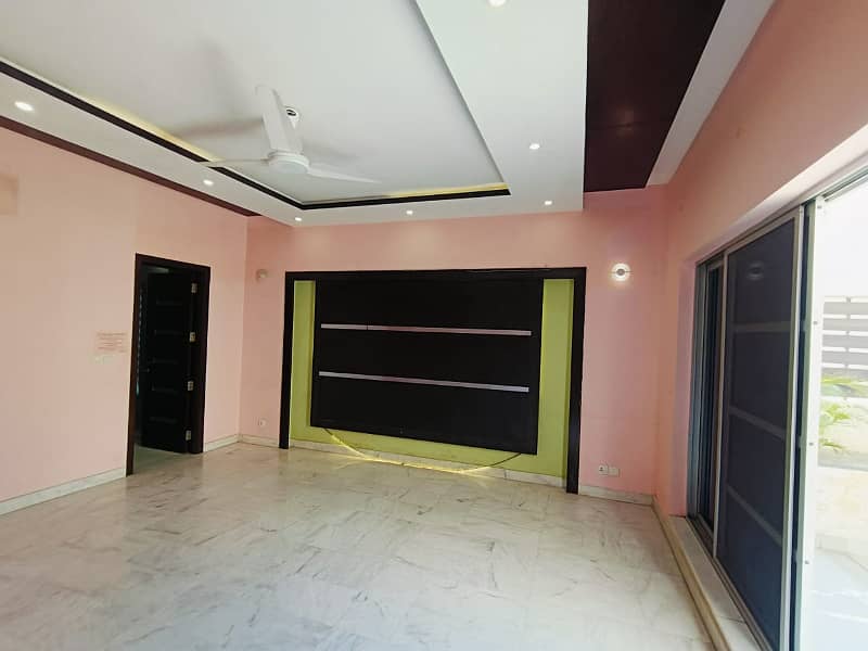 1 KANAL BEAUTIFUL BUNGALOW IS AVAILABLE FOR RENT IN THE BEST BLOCK OF DHA PHASE 3 LAHORE 33