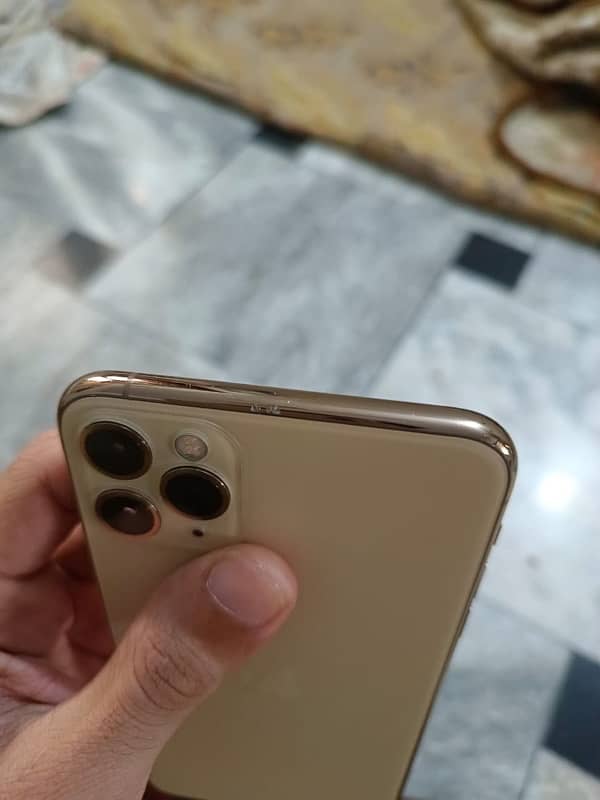 iPhone 11 Pro Max  /  512 GB 5