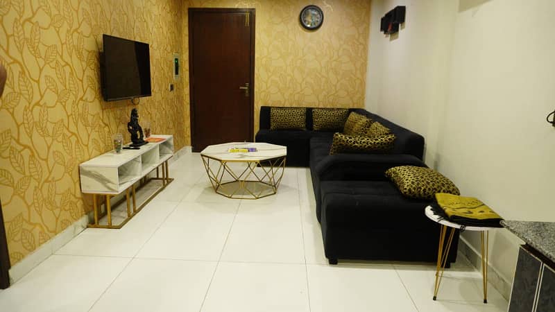 Furnish laxry apartment bahria town lahore par day weekly available for rent 4