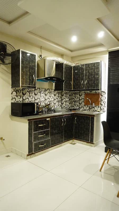 Furnish laxry apartment bahria town lahore par day weekly available for rent 5