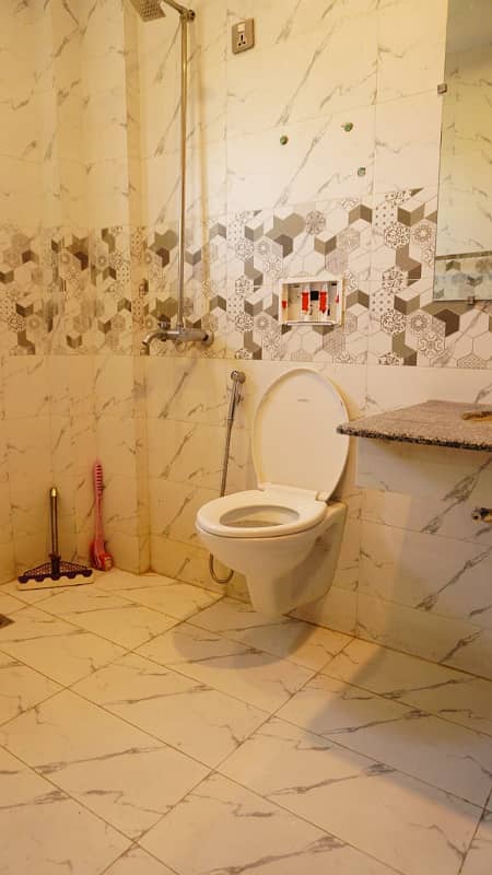 Furnish laxry apartment bahria town lahore par day weekly available for rent 9