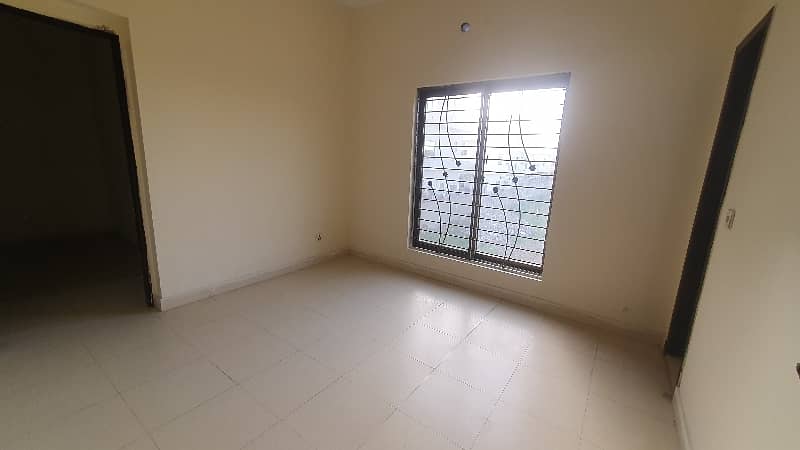 1 Kanal 36. Bed Attached Bath Triple Story For Sale 5