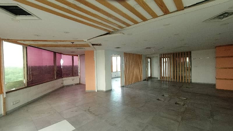 2000 Square Feet Office In Stunning Siddique Trade Center Is Available For Rent 11