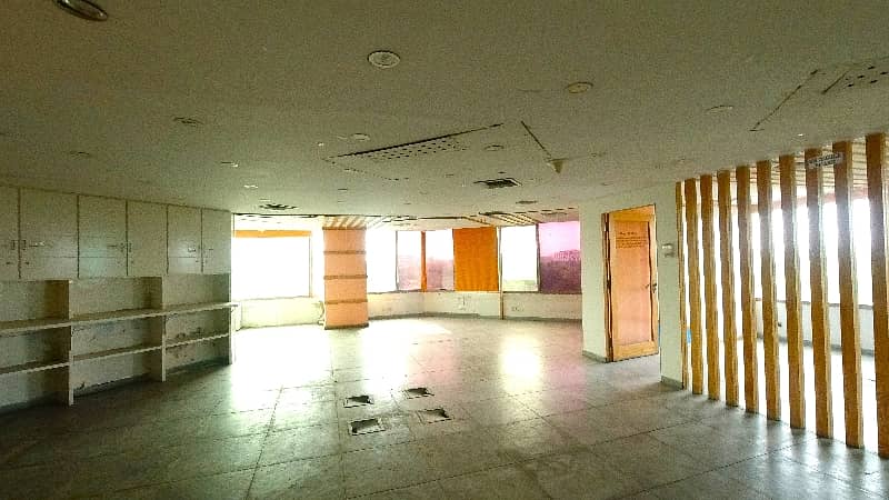 2000 Square Feet Office In Stunning Siddique Trade Center Is Available For Rent 15