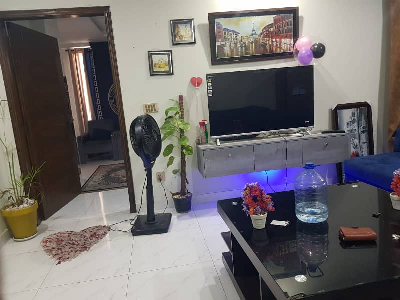 Furnish laxry apartment bahria town lahore par day weekly available for rent 4