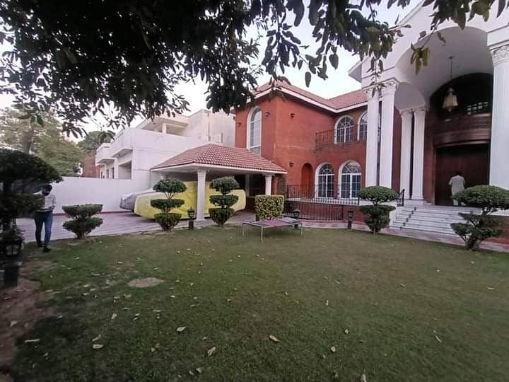 In DHA Phase 1 - Block N Of Lahore, A 2 Kanal House Is Available 2