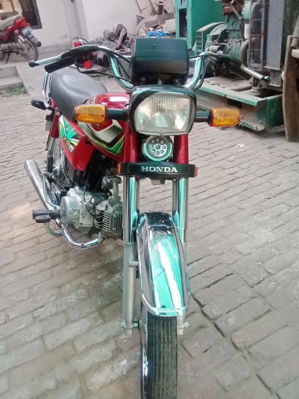 Honda CD70 4