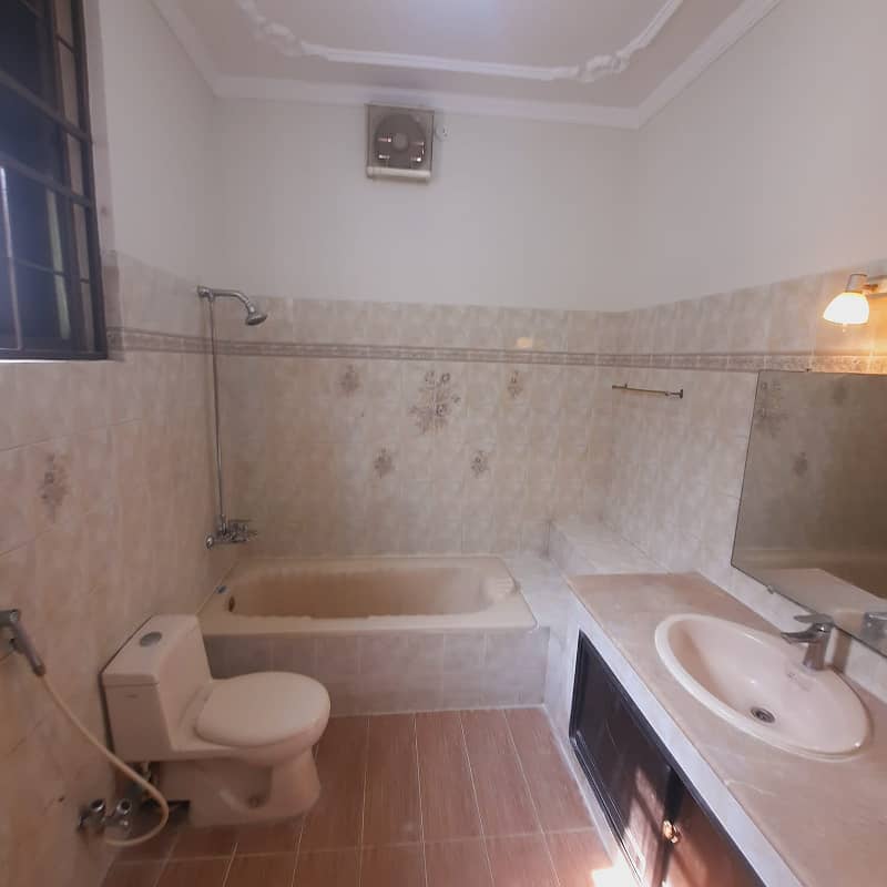 1 Kanal House 5beds Tv Lounge 3 Kitchen Servant Quarter Available For Rent In DHA Phase 2 19