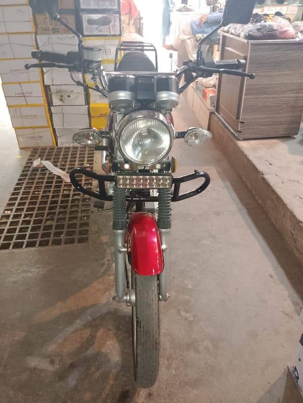 Suzuki GS 150 low mileage 21 model all Punjab number 1