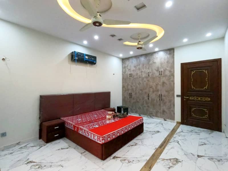 1 KANAL LUXURY FURNISHED HOUSE FOR SALE 40