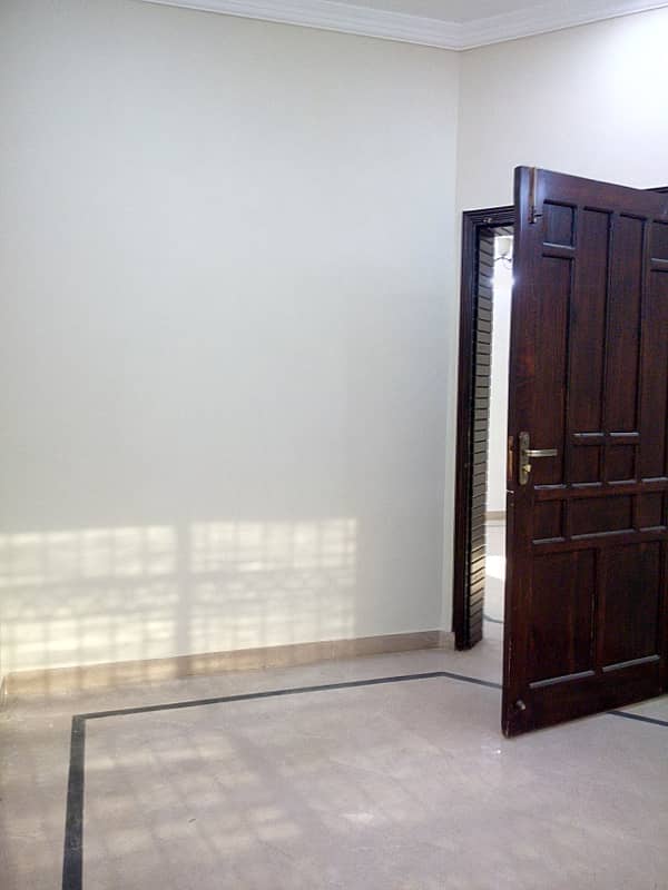 G11 30 - 60 Ground Portion For Rent 2 bed 2 bath marble flooring near park 2