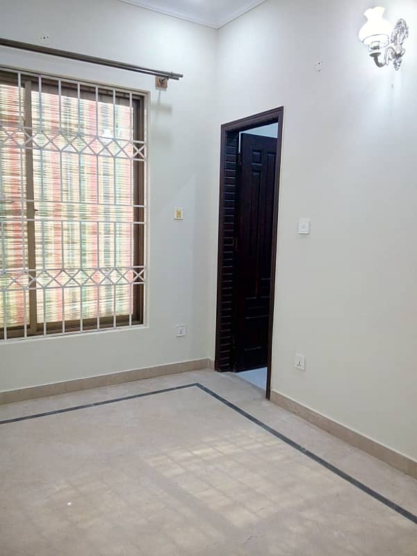 G11 30 - 60 Ground Portion For Rent 2 bed 2 bath marble flooring near park 5