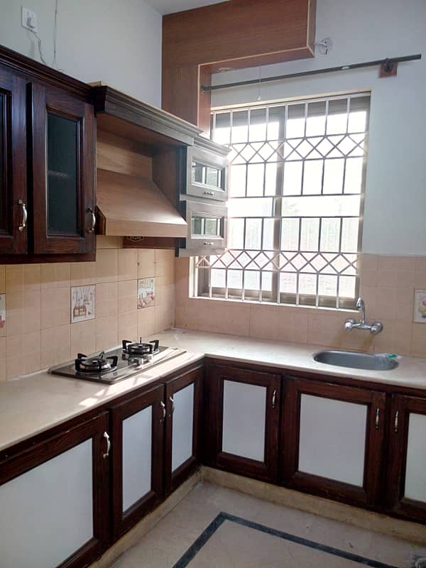 G11 30 - 60 Ground Portion For Rent 2 bed 2 bath marble flooring near park 6