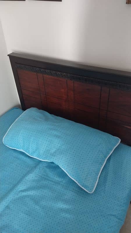 single bed without mattres 1