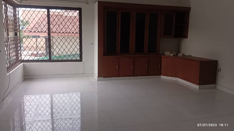 F 11/4 Ground +basment for rent 1