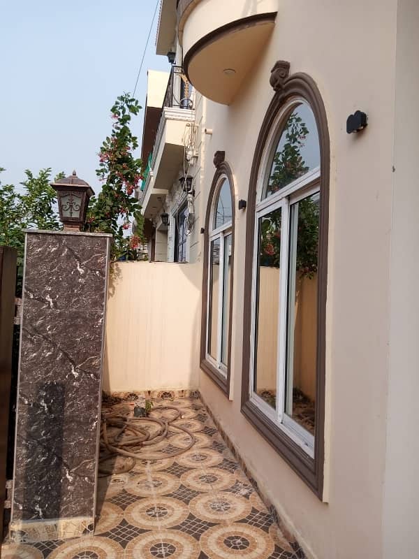 5 MARLA BEAUTIFUL HOUSE FOR SALE HOT LOCATION 1