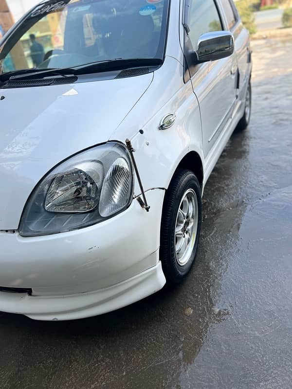 Toyota Vitz 2000 1