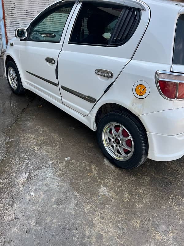 Toyota Vitz 2000 6